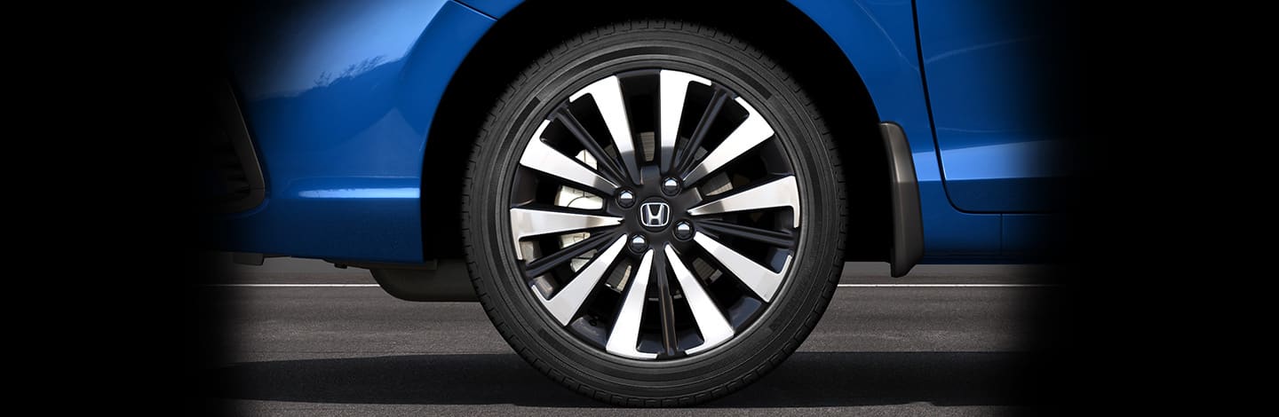 R 16 Dual Tone Diamond Cut Alloy Wheel