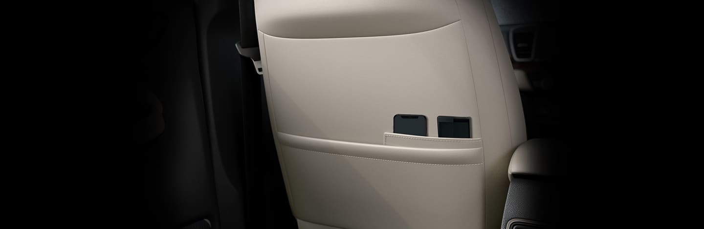 Seat back pocket with smartphone sub pockets