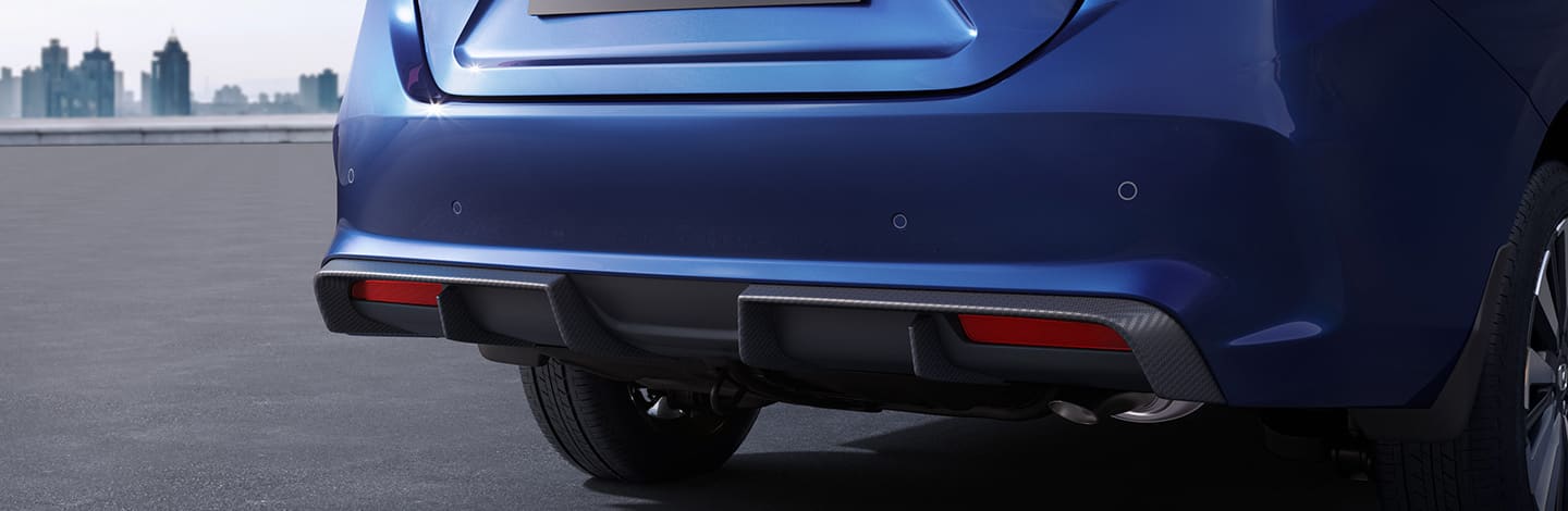 SPORTY CARBON-WRAPPED REAR BUMPER DIFFUSER