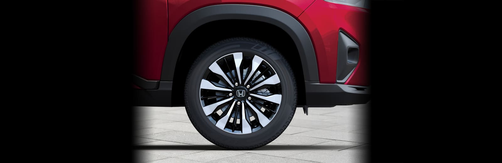 R17 Dual-Tone Diamond-Cut Alloy Wheels